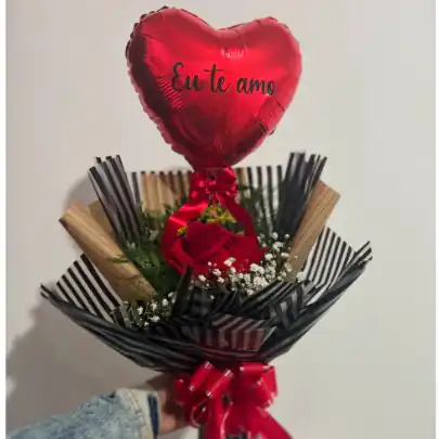 Rosa e balão eu te amo