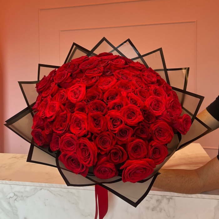 Buquê gigante com 80 Rosas